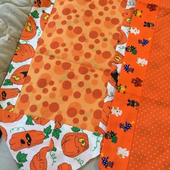 NWT. Hand Crafted Halloween Runners Set of 2 - Picture 3 of 9